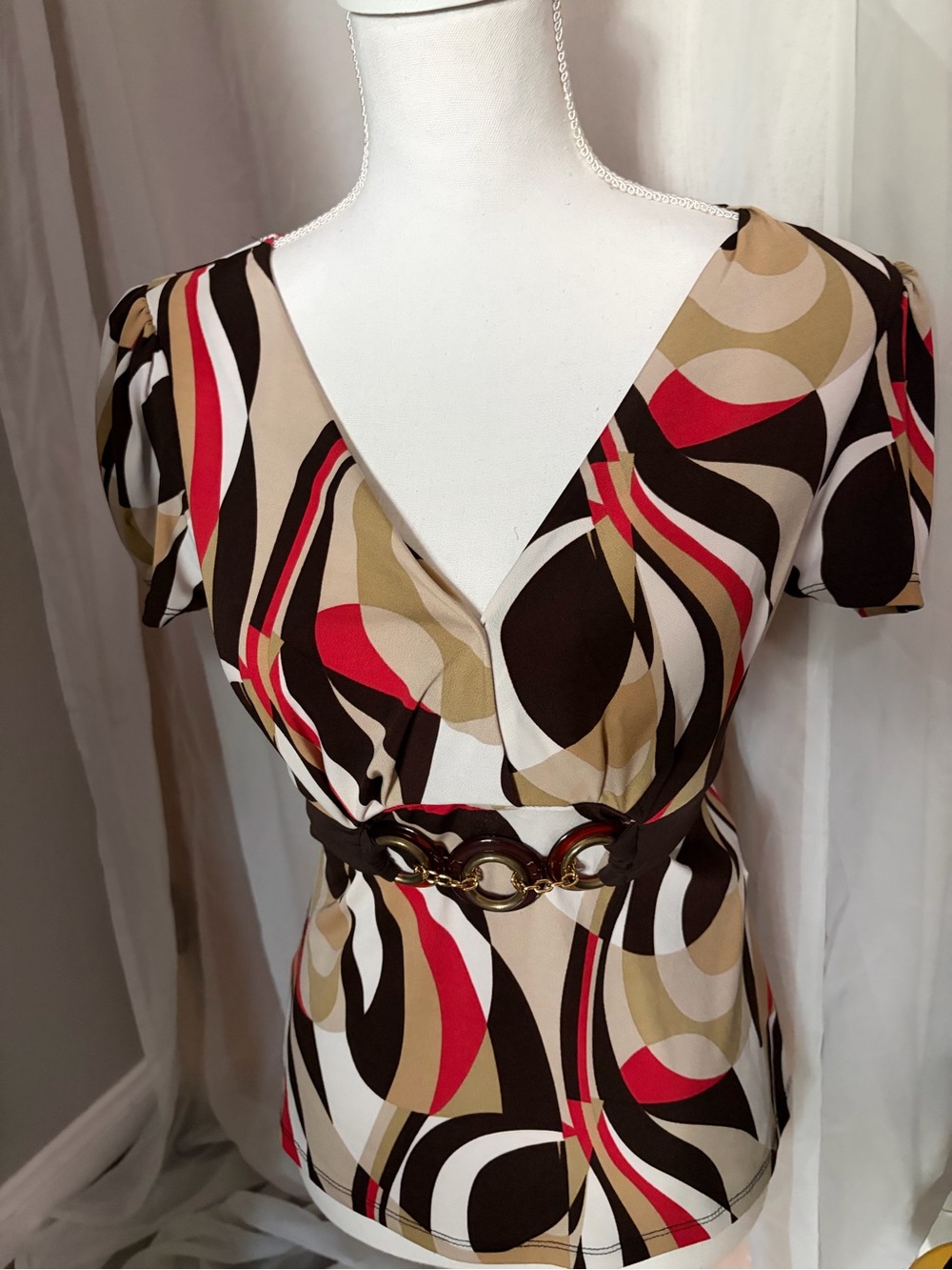 Candie's V-Neck Abstract Print Top in Beige, Brown & Red